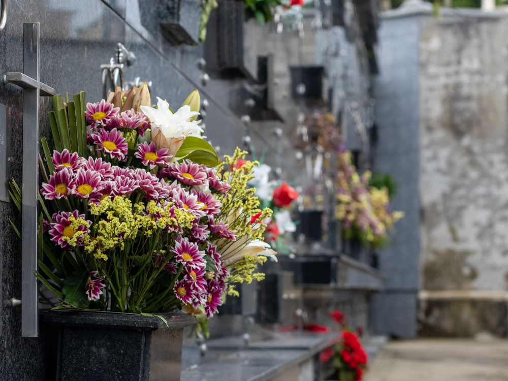 Dove comprare composizione di fiori per funerale a Milano?