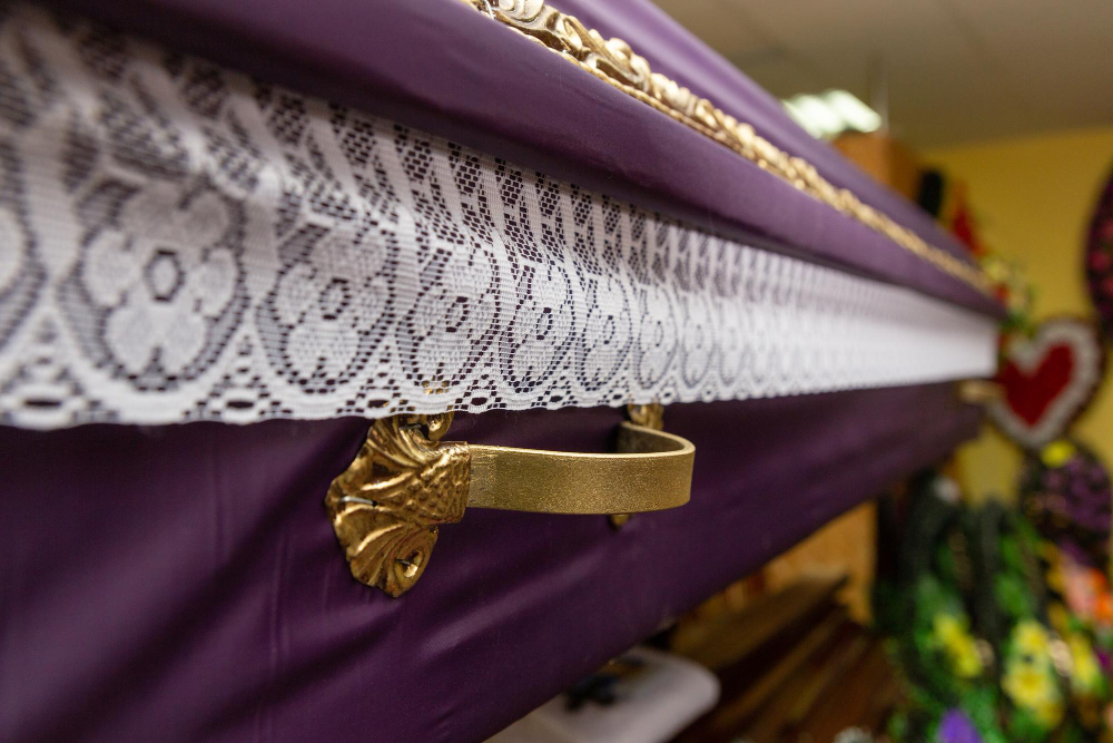 Quanto costa un cuscino di fiori per un funerale?