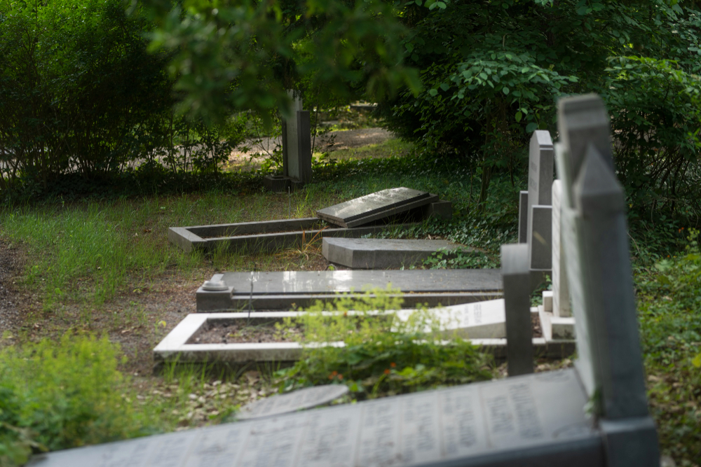 Tombe di famiglia in granito