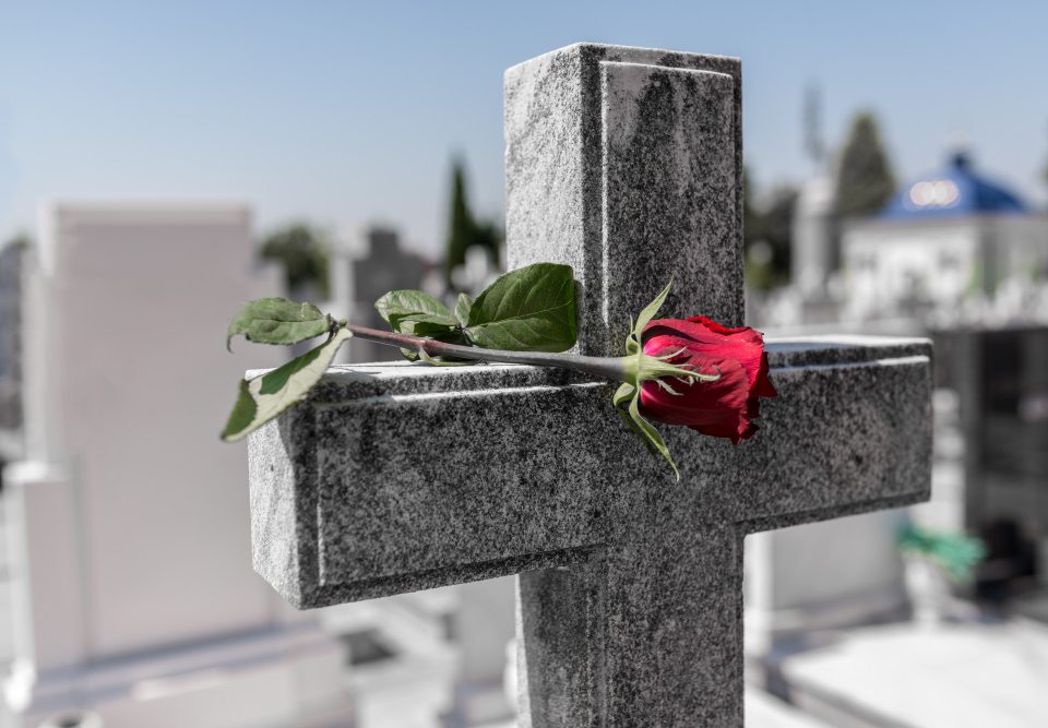 Realizziamo monumenti funebri a Milano