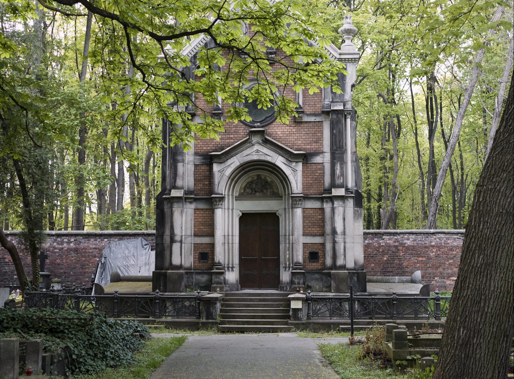 Differenza tra edicola funeraria e cappella gentilizia Differenza tra edicola funeraria e cappella gentilizia